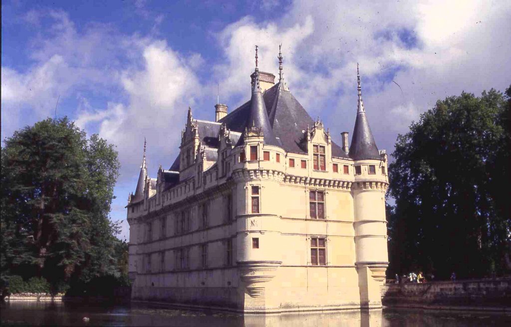 Azay-le-Rideau by Edson Freeman