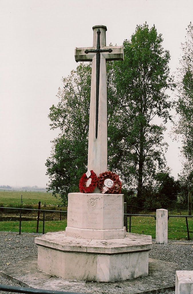 R.E. Grave, Railway Wood, Ypres by monkfish