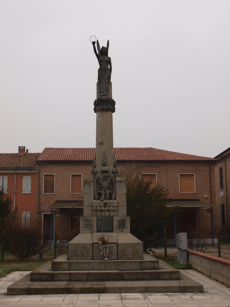 Monumento in piazza a Cologna, Berra Fe by Alessio Mammoli