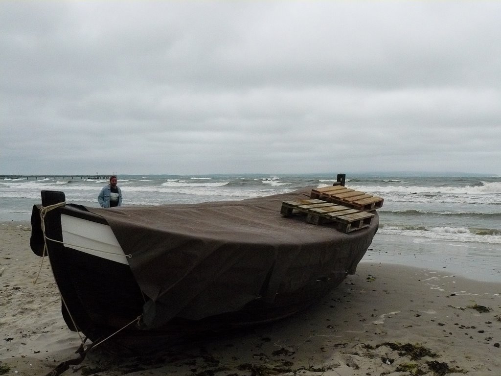 La barca. Playa de Ostseebad Binz by antoine2007