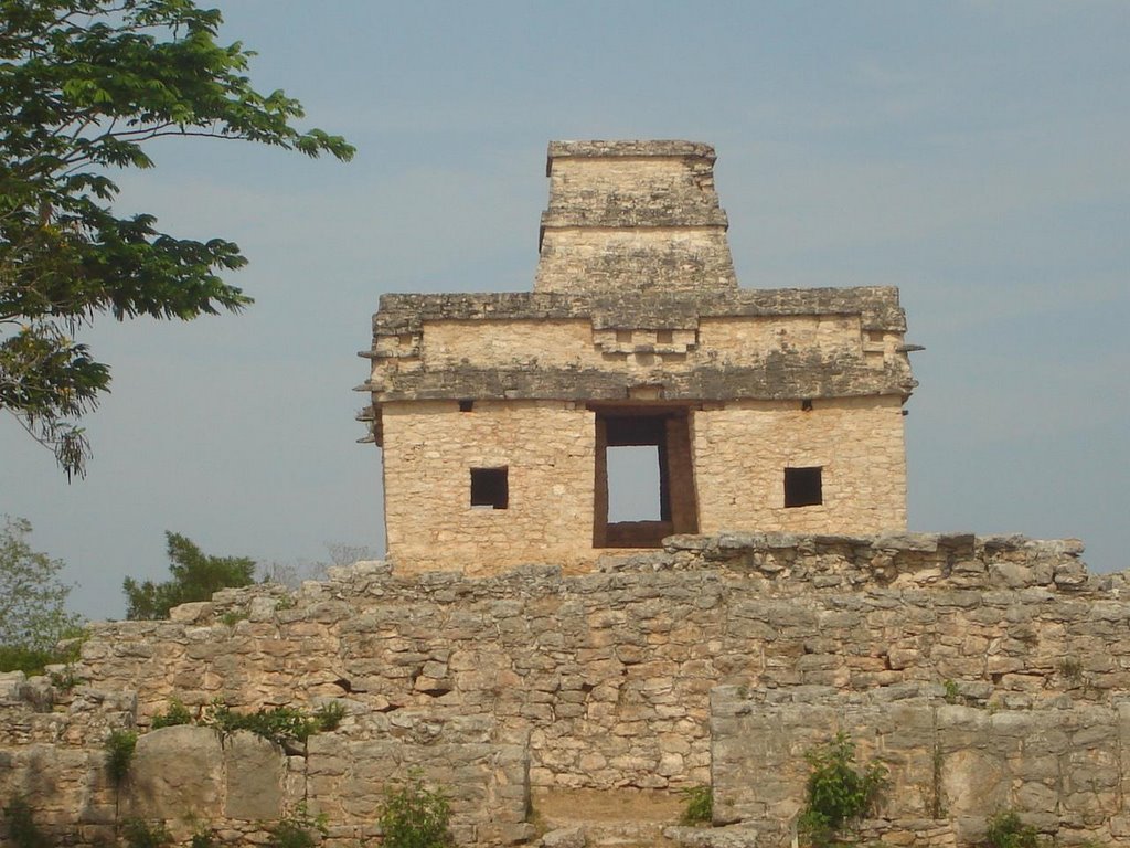 Templo de las 7 Muñecas, Dzibilchaltun, Yucatán by zuzanet