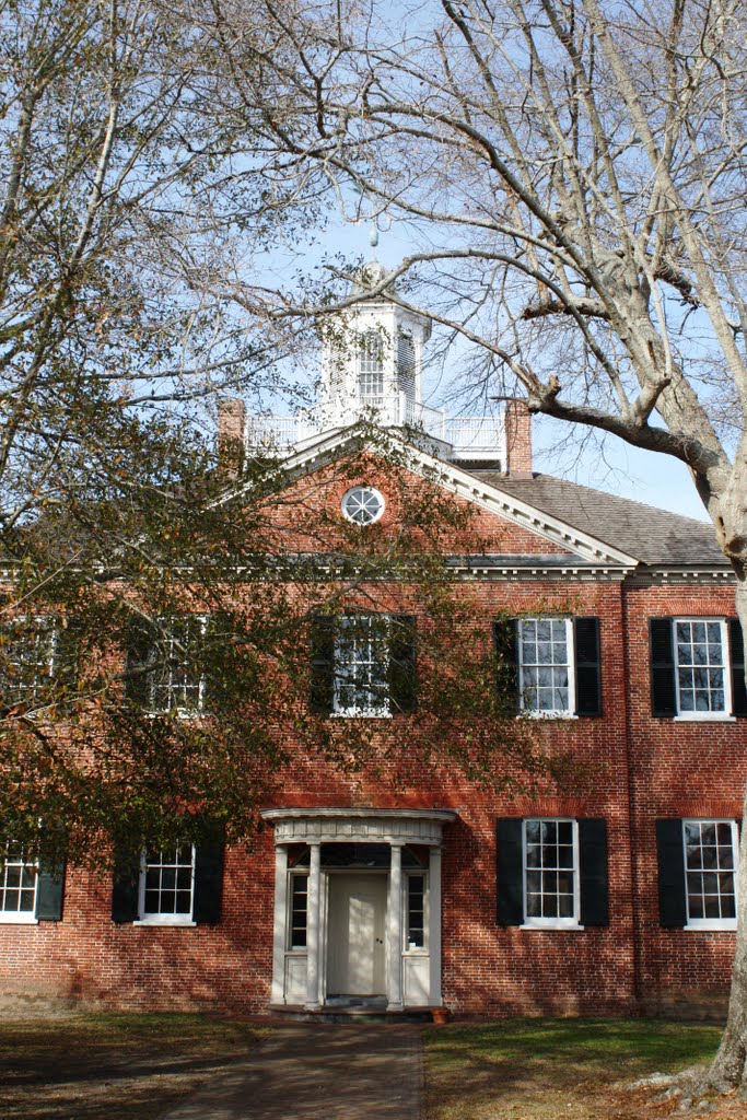 Front of New Bern Academy by HerrWilli