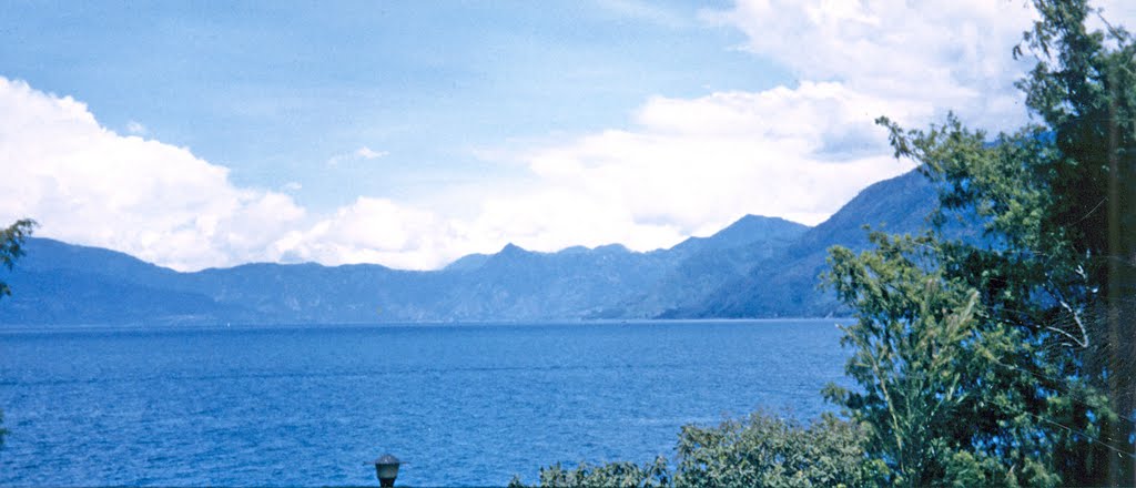 Lago Atitlán by helicongus