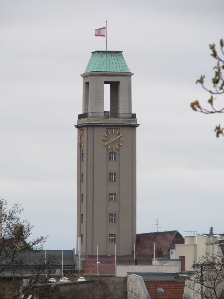 2007-04-08 Turm vom Rathaus Spandau (vom Juliusturm aus gesehen) by DonZippo