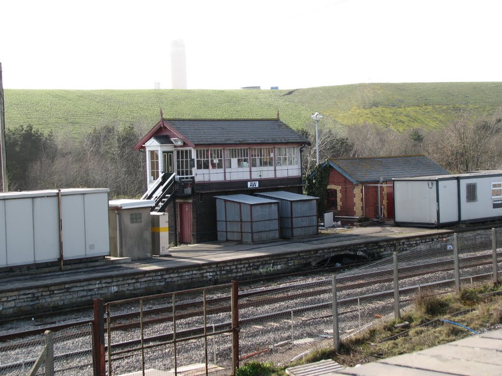 Signal Box at Aberthaw West by gareth.pilipala