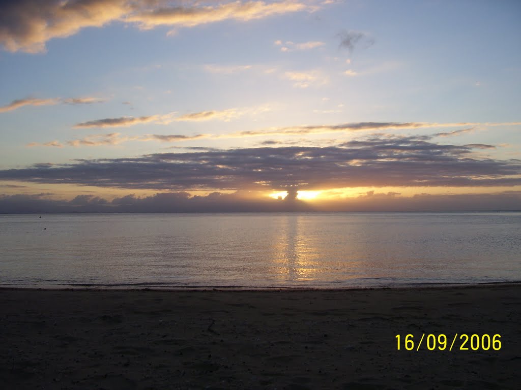 Sunset at Magnetic Island by cda101