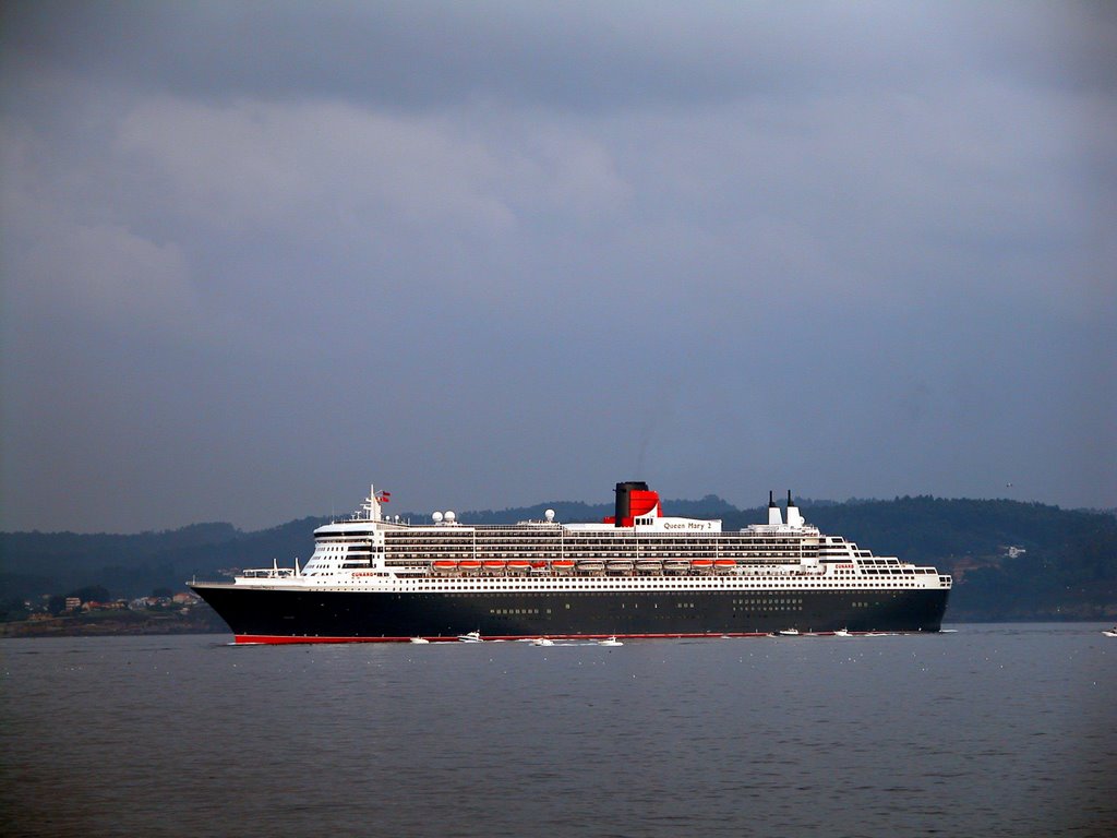 Queen Mary 2, saliendo del puerto de A Coruña. by A.T.S.