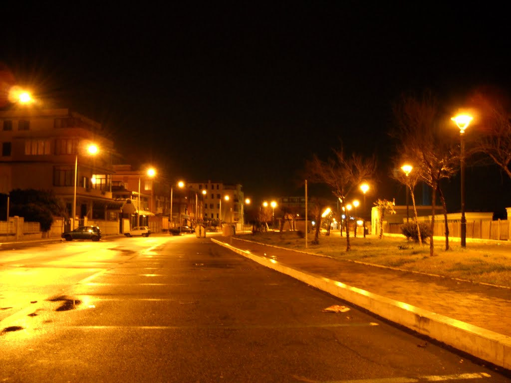 Ladispoli - Lungomare di notte (in inverno) by Emanuele Sbardella