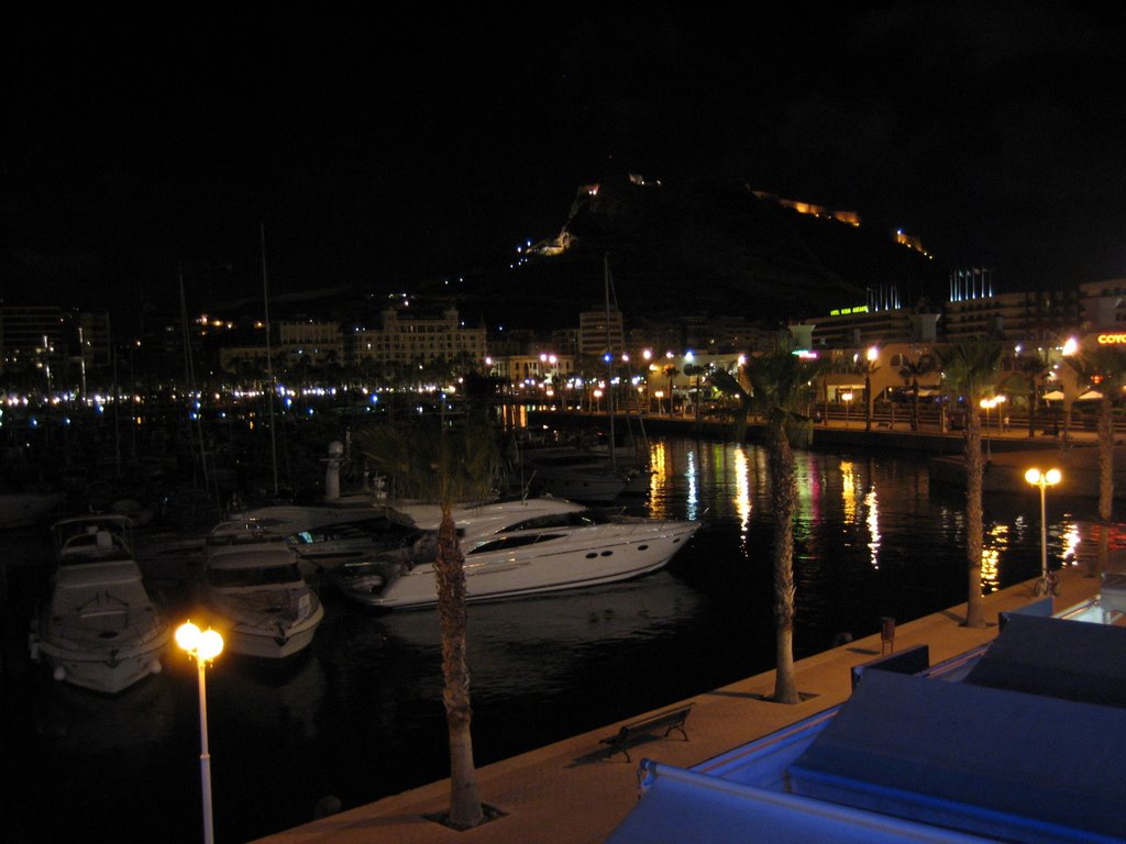 Yacht Hafen Alicante bei Nacht by Helmchen