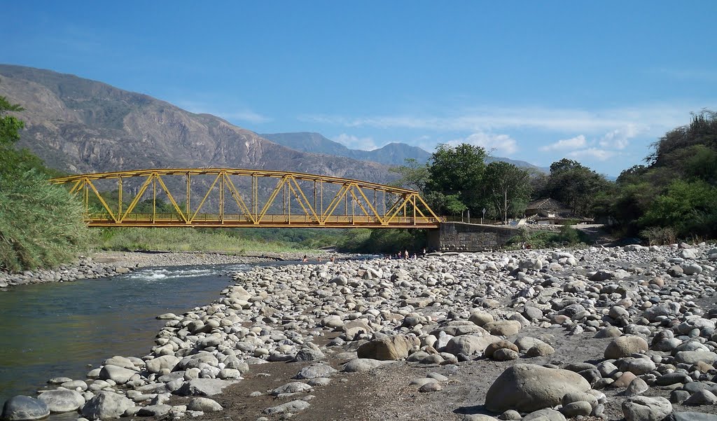 Puente sobre rio Chicamocha (Capitanejo) by cgomez525