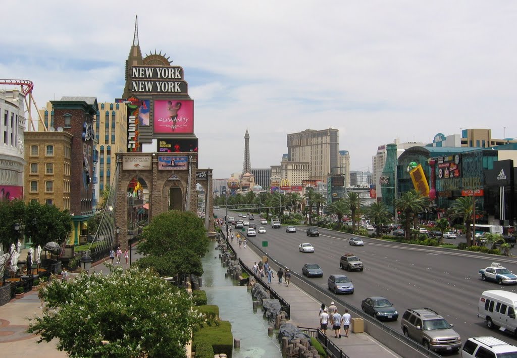 The Strip, looking north by bobpercy