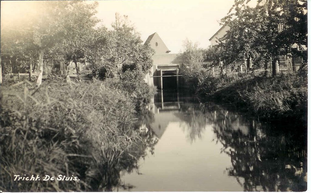 Het sluisje Lingedijk. by wimvandenbosch.nl