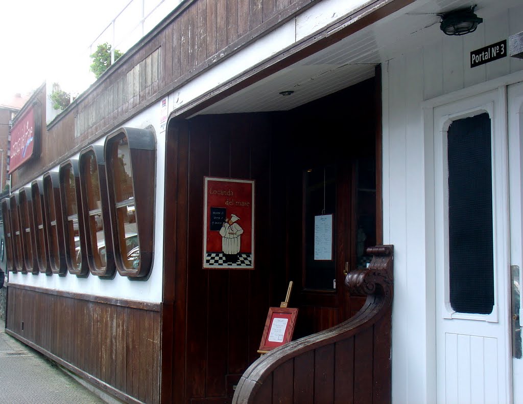 CURIOSIDADES 2. Restaurante barco tierra adentro (Santander) by SUAVIA/Miguel 2