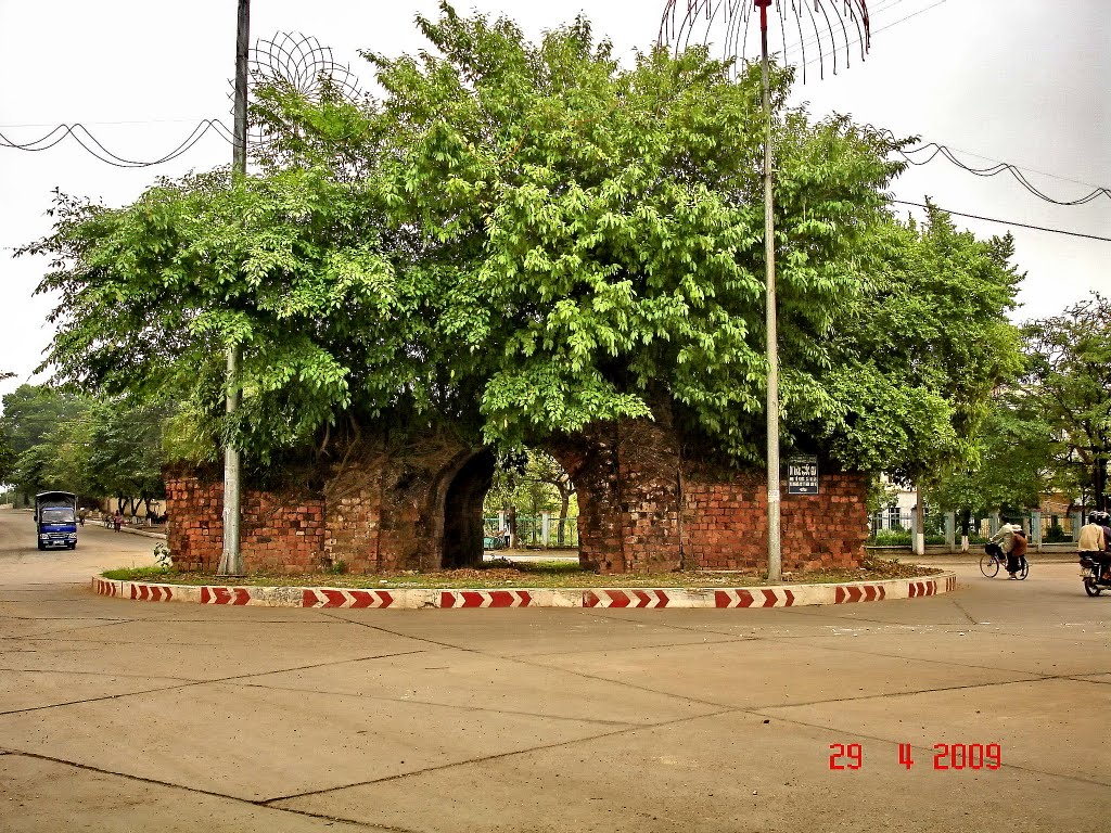 Cổng Thành Cổ Tuyên Quang by Che Trung Hieu