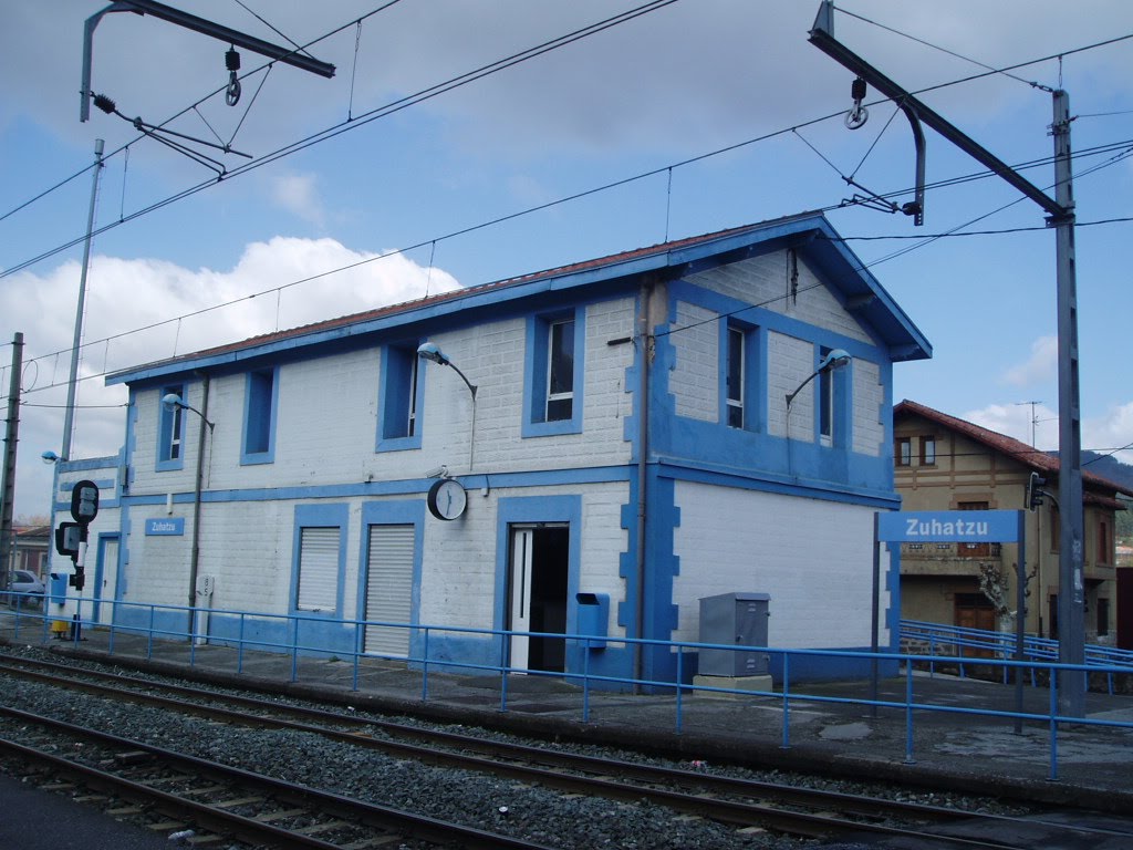 Edificio de la estación de Galdakao by xabier3007