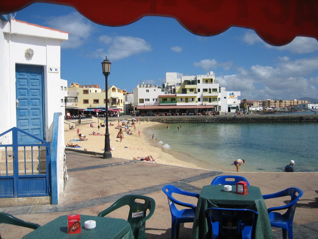 Corralejo.Playa pequena en el centro by pierre0211