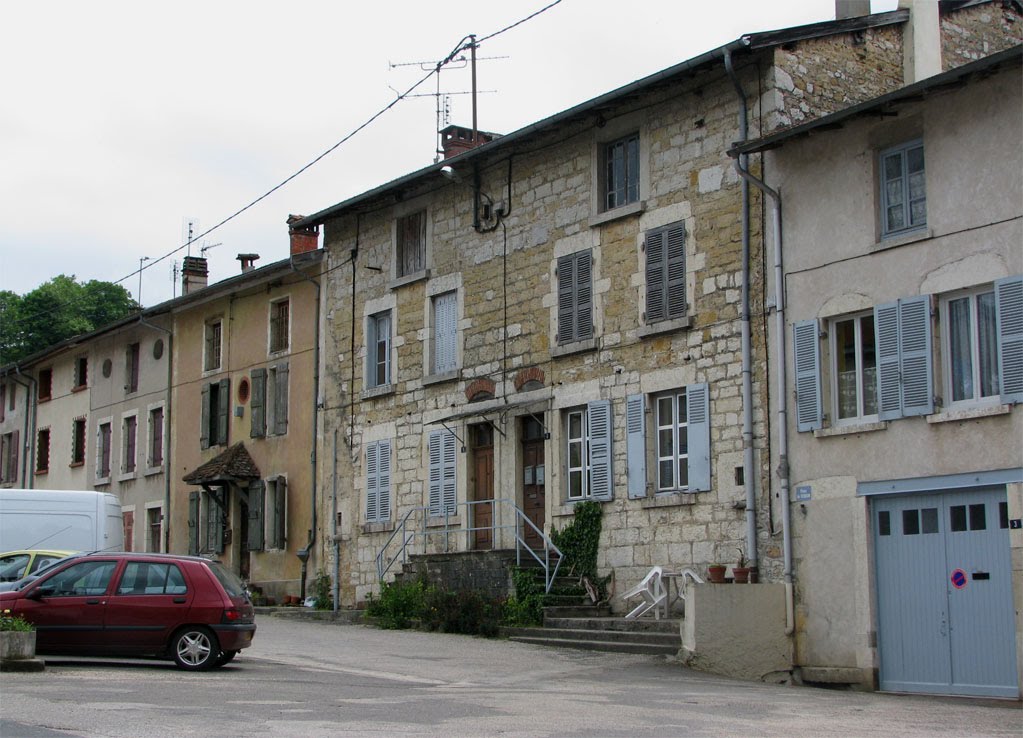 Place de Verdon, Poncin by narelle