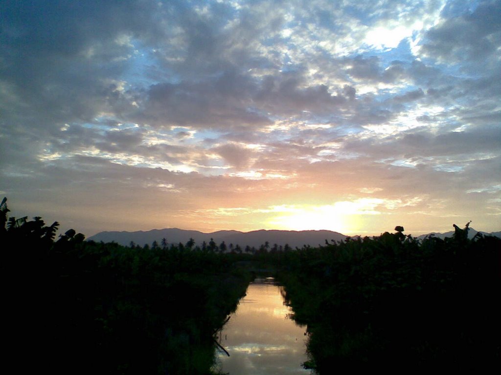 Amanecer en El Ranchito by efraingo