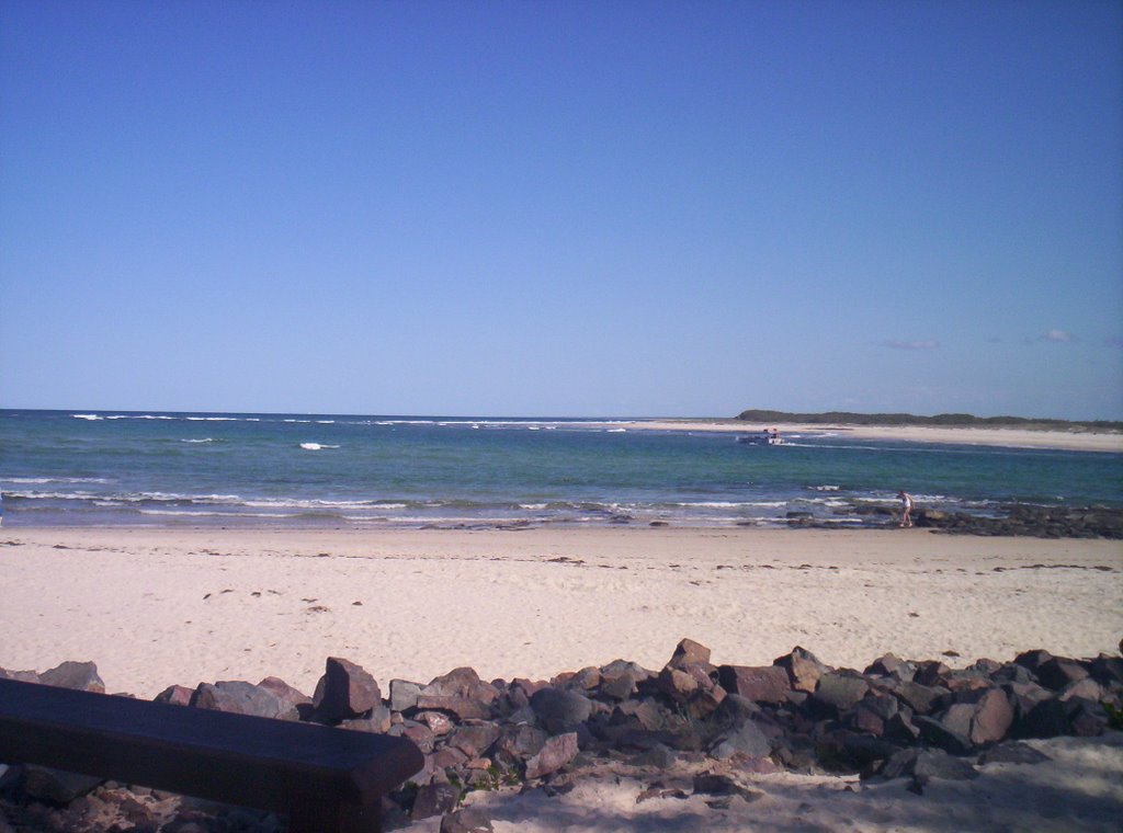 Kings Beach, Caloundra by sagarat