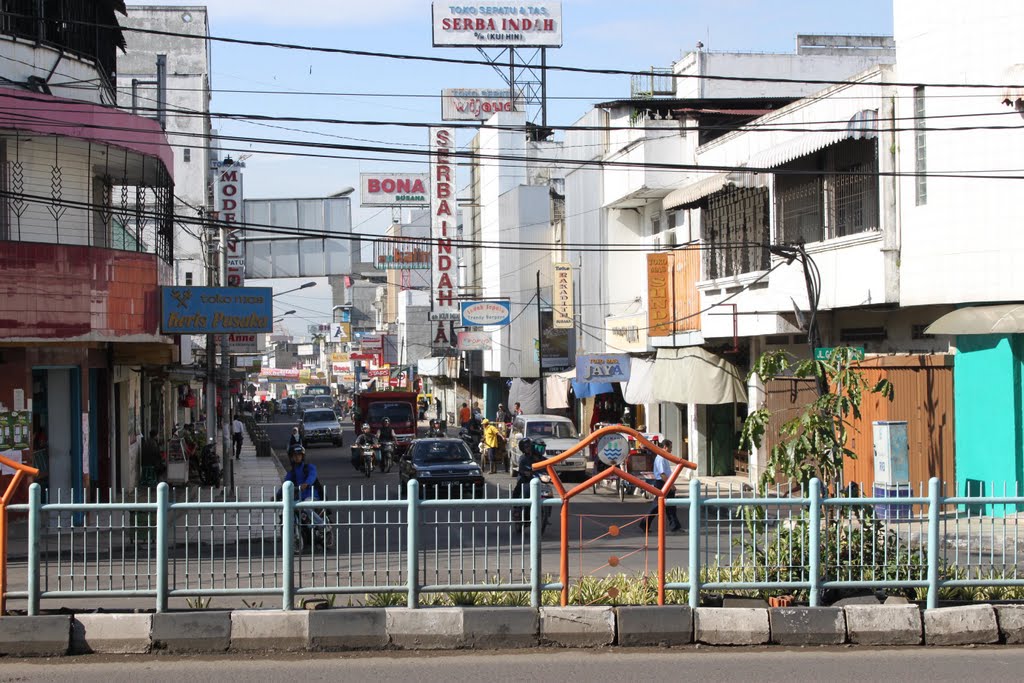 Pertigaan Jalan Raya Cimahi-Gandawijaya by Fajar Abdillah