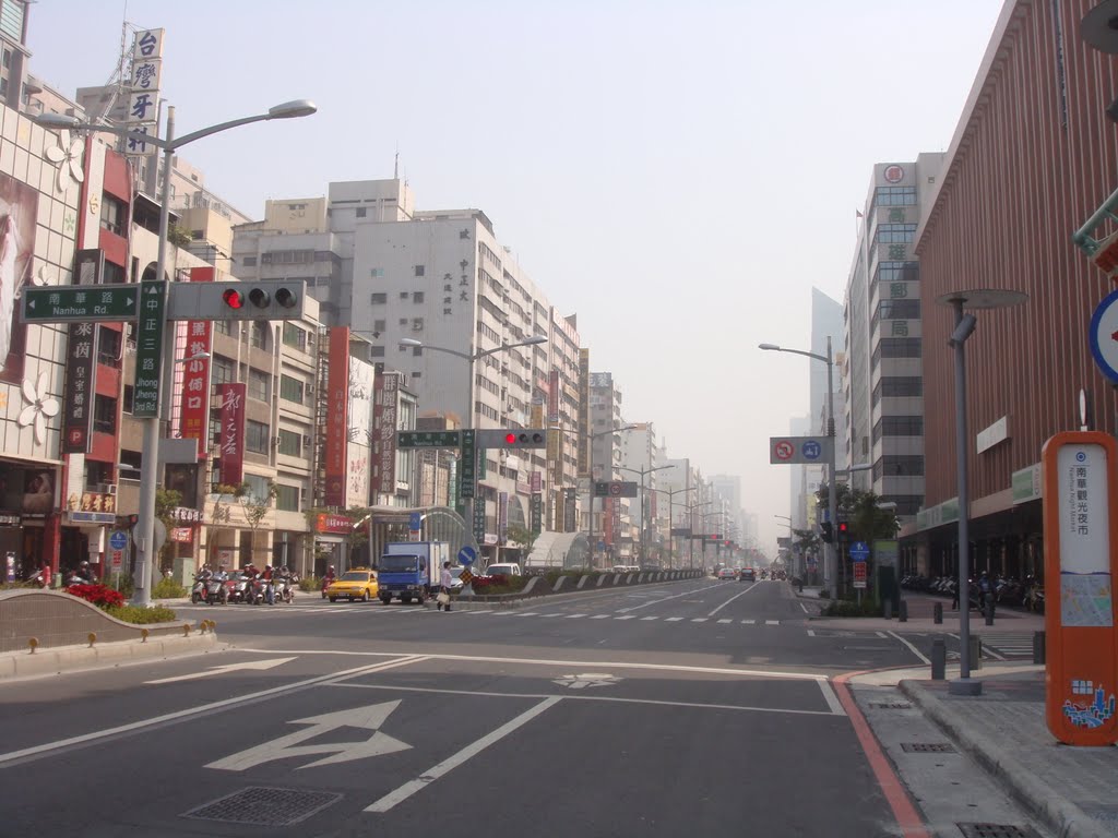 Tai 高雄中正路與中山路往東拍攝。(2010-01-29) by Tai2 泰