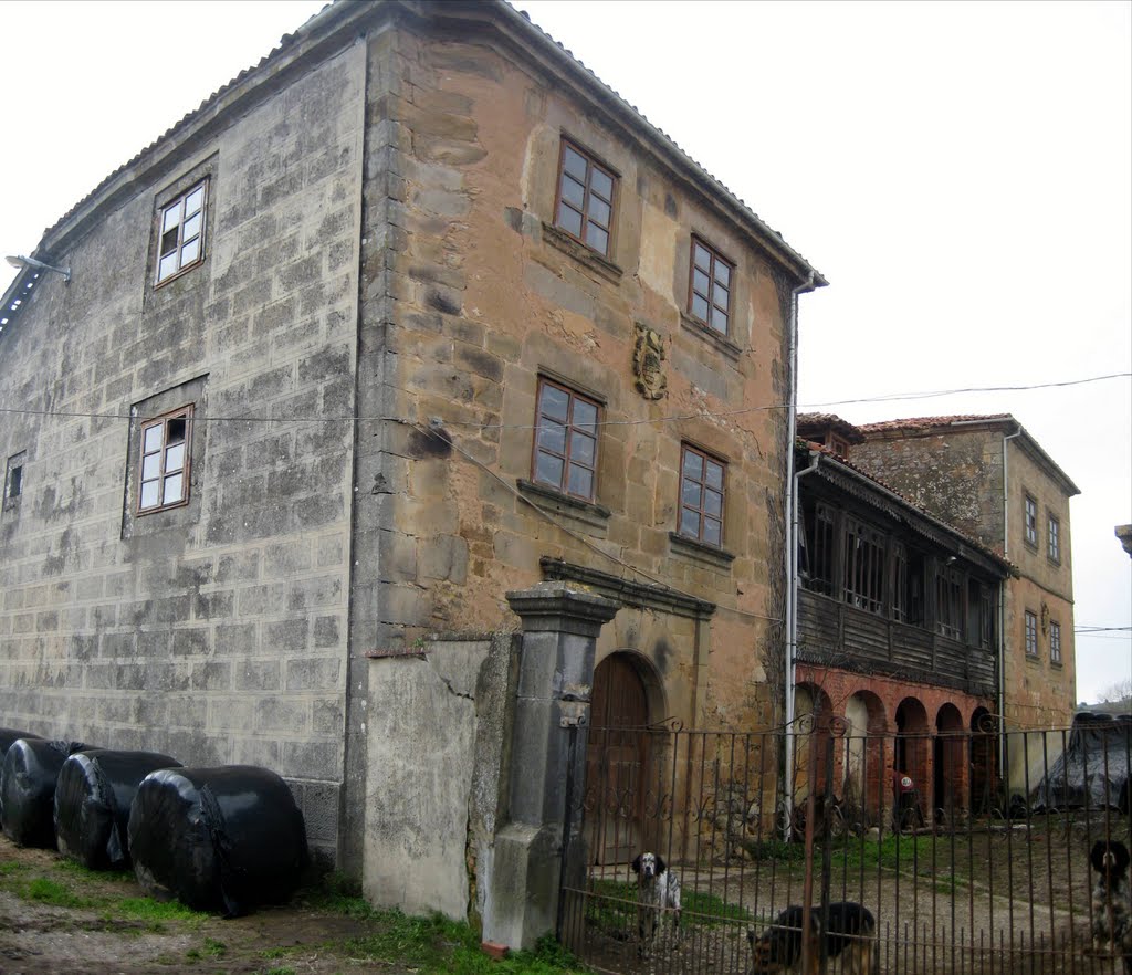 Palacio de los Vigil de Quiñones. by La Casa del Chiflón (Bulnes)