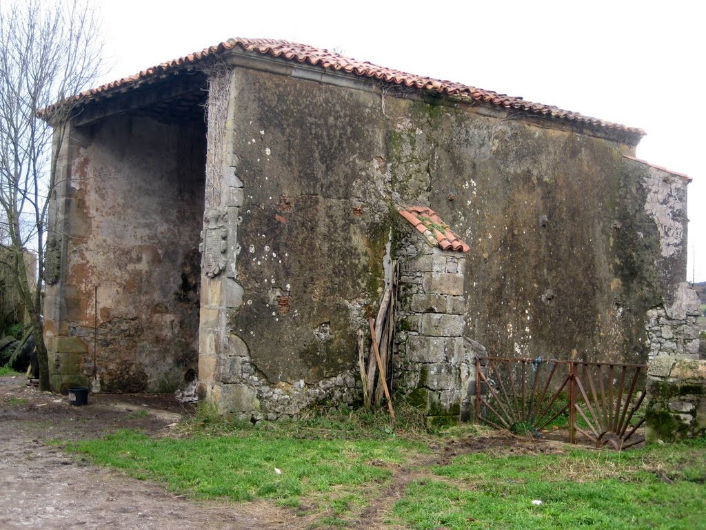 Capilla de los Vigil de Quiñones. by La Casa del Chiflón (Bulnes)