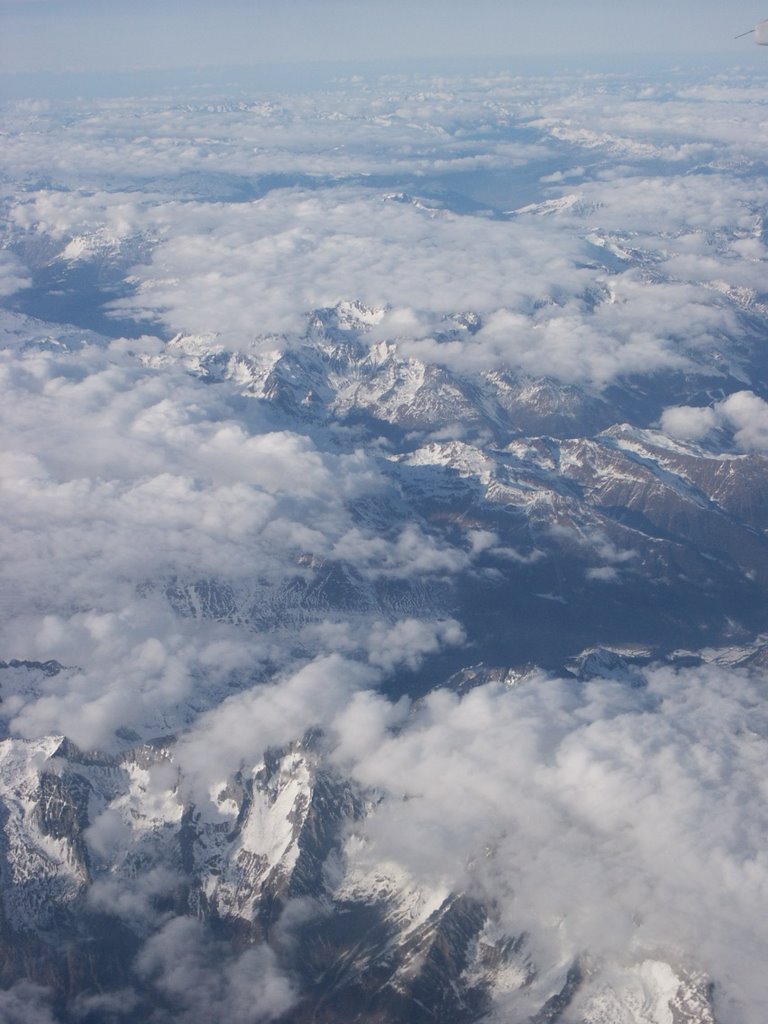 Volando sopra le Alpi (Flying above the Alps) by Ágnes Somosi