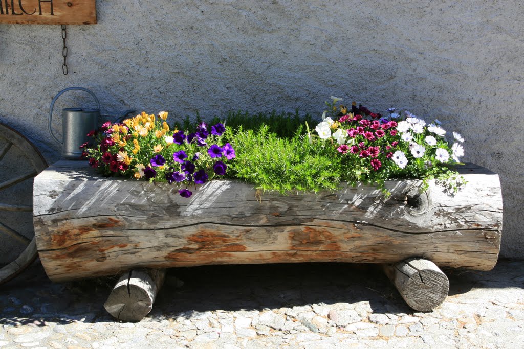 House decoration in Bergün: Beauty in simplicity. by Manuel Hulliger