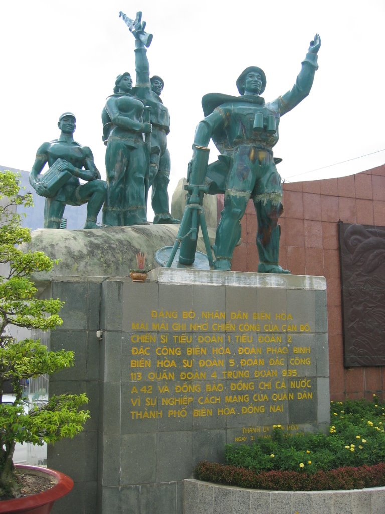 Bien Hoa monument by massu