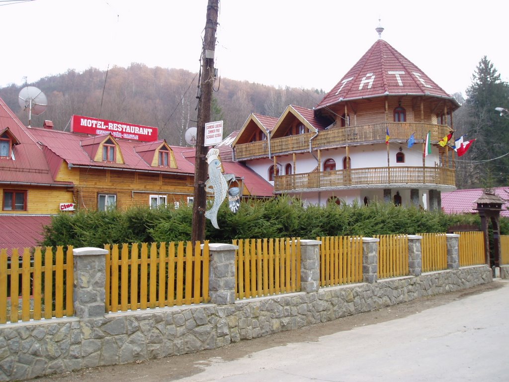 Motel Cetate - Balvanyos, Romania by Laurentiu Vaduva