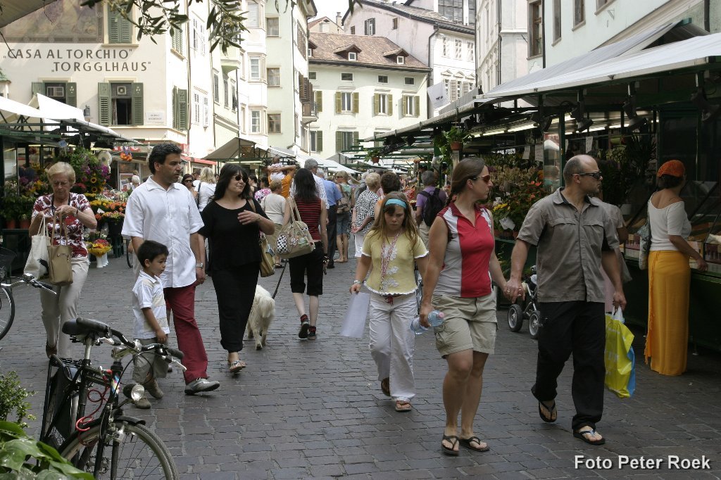 Fruitmarket Bolzano 2006 (2) by Peter Roek