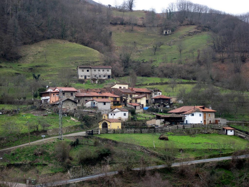 L.Linzor (Ninzor). by La Casa del Chiflón (Bulnes)