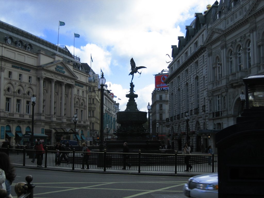 Piccadilly Circus by Petri Holopainen