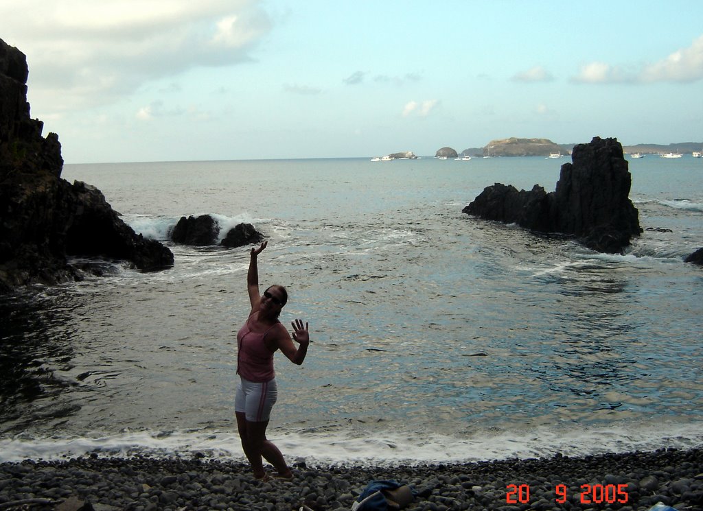 Prainha da Biboca em Noronha by Loreno Ritt