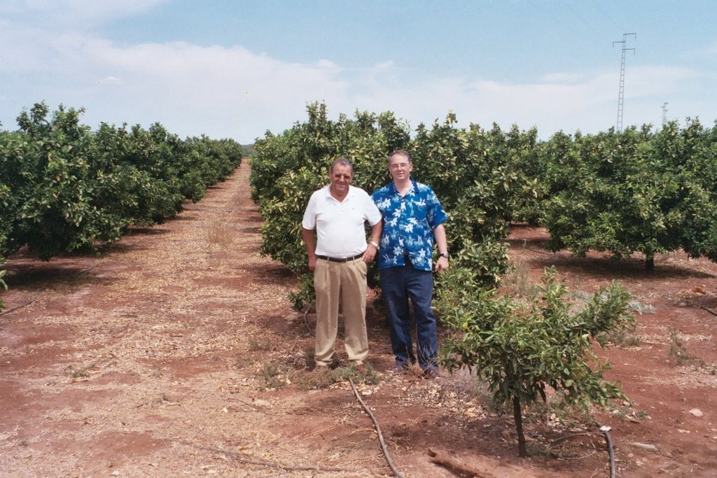 Antonio y Lorenzo en la finca de los naranjos by BruceNutting