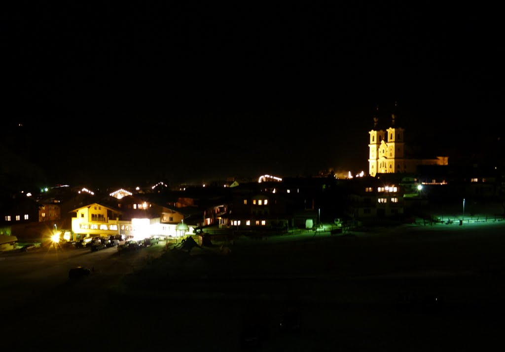 Blick auf Hopfgarten bei Nacht by choclat