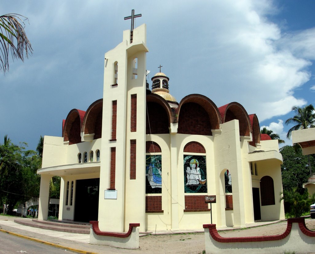 Rincón de Guayabitos - Templo by Pablo A Rodriguez P