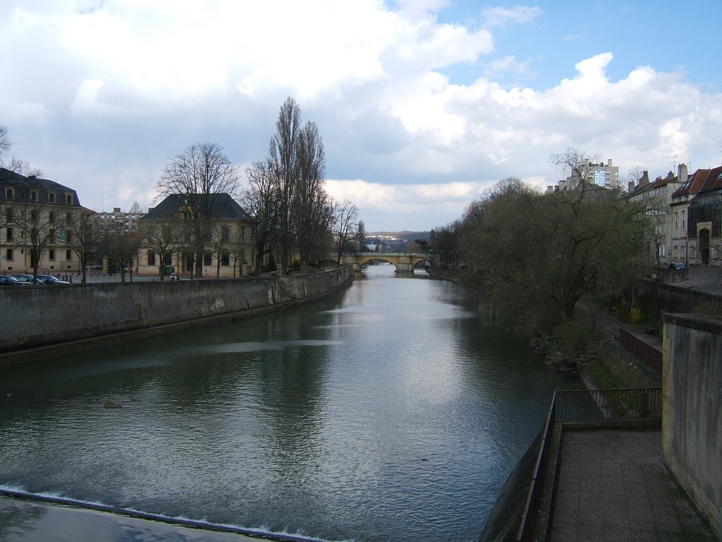 Rivière au centre ville, river downtown by Grizluke85