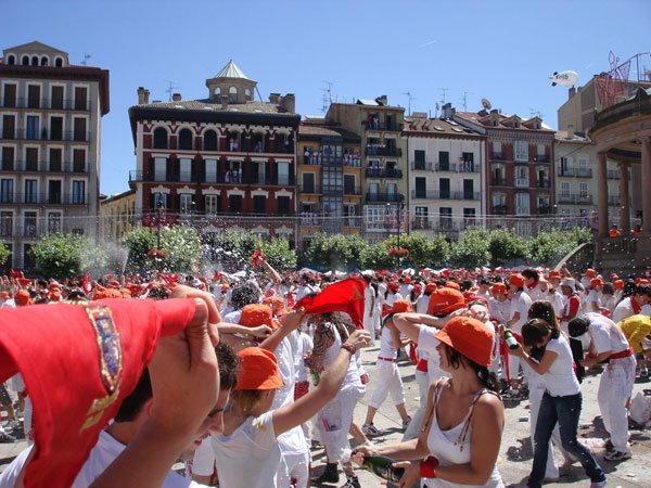 Sanfermines 2007 - Plaza del castillo - Pamplona by Carlos Alvarez