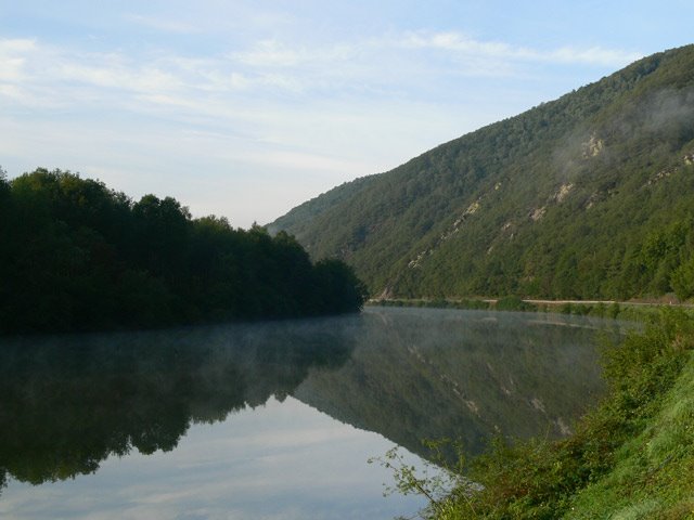 La meuse entre Revin et Fumay by jm51