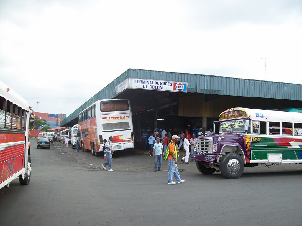 Terminal de Bus de Colón-Panamà. by Jordi Font Bayó