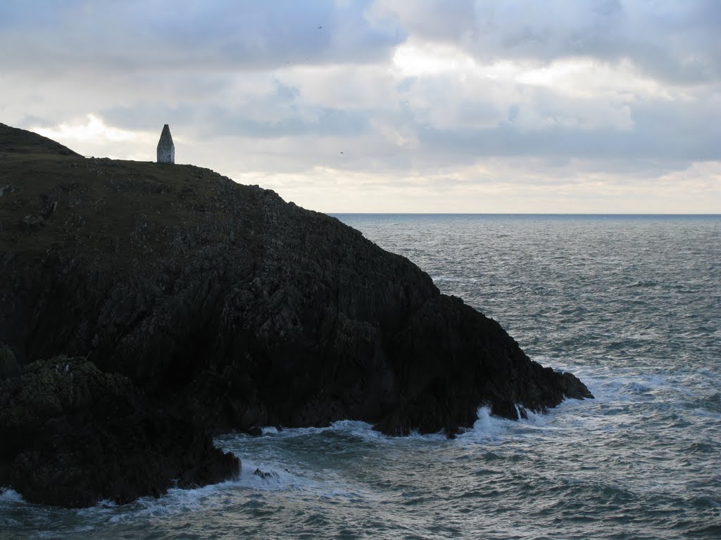 Beacon at Porthgain by Pembroke Spanjo