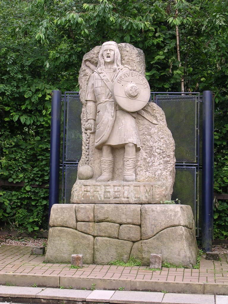 William Wallace statue - July 2007 by F Ferguson