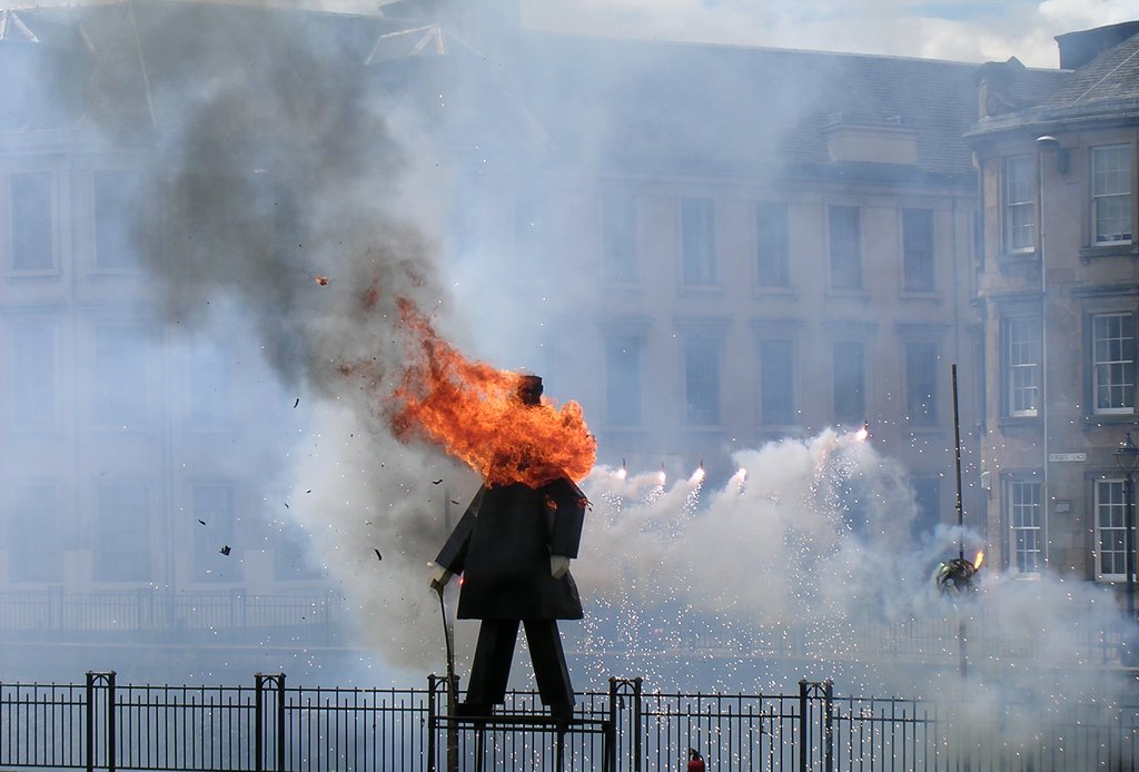 Sma' Shot Day (burning of the 'cork') - July 2007 by F Ferguson