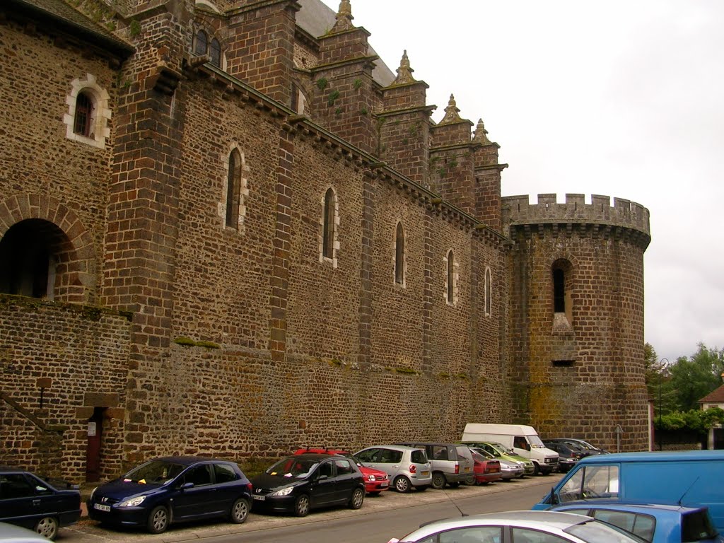 Eglise de Toucy, vue de l'extérieur by Alynpier