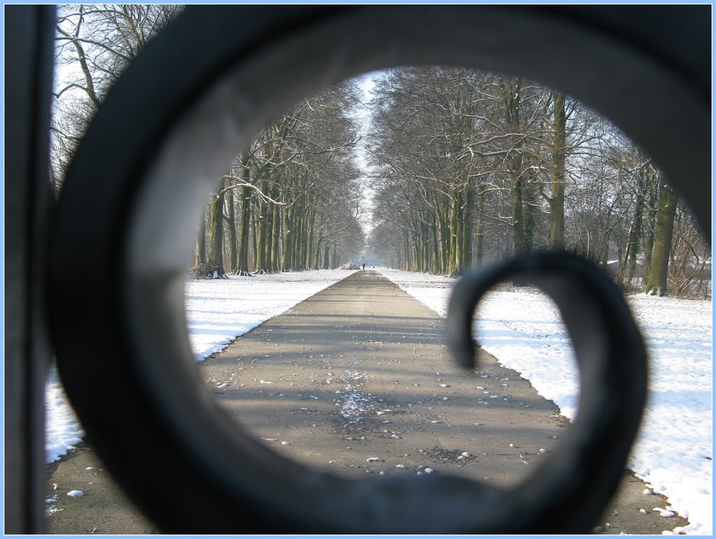 The front gate of castle De Haar by M.Kranenborg-Torn