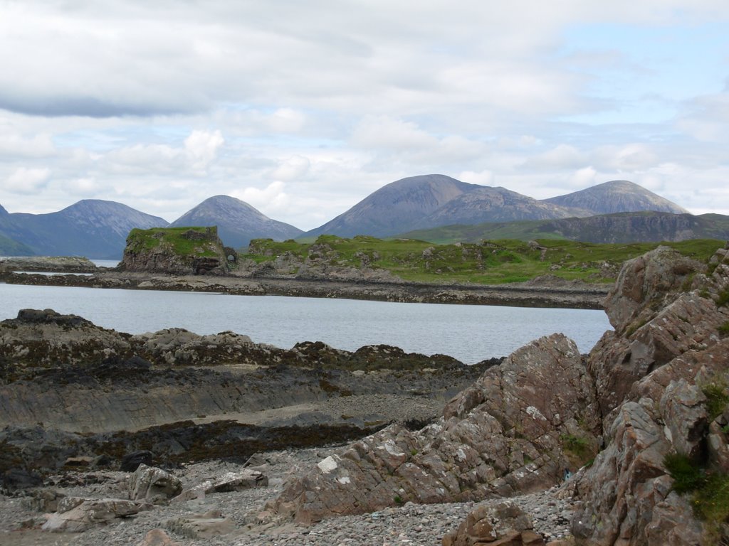 Red Cuillins by twkey