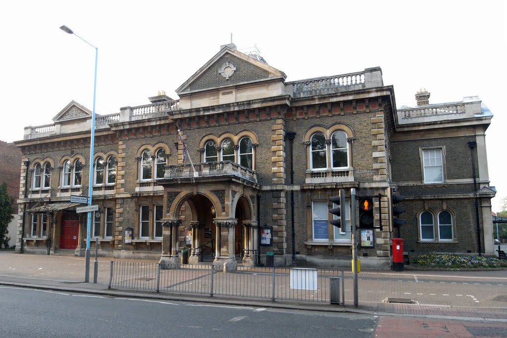 Chiswick Town Hall by paula ranferry