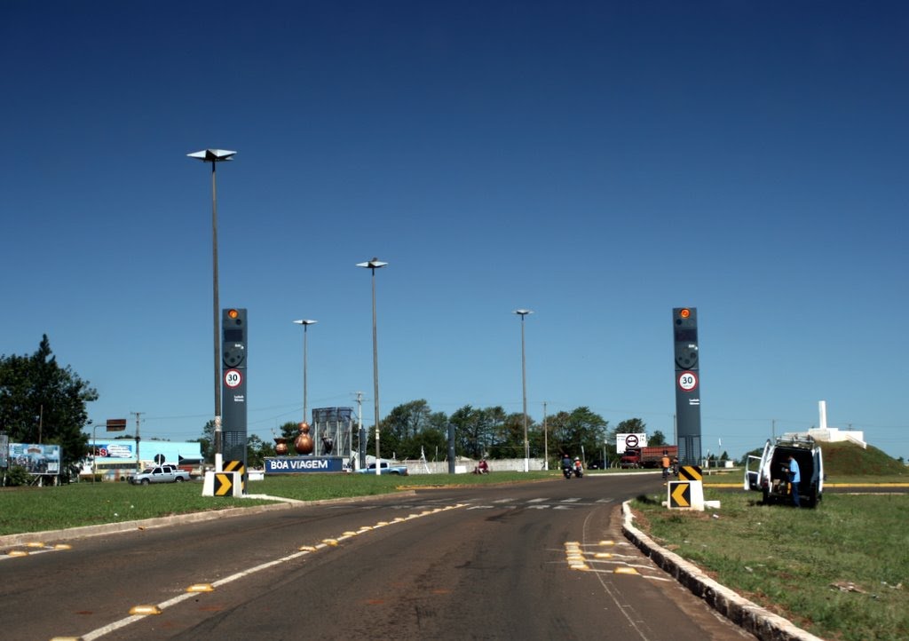 BR-463 roundabout at the entrance of Ponta Pora by Cmasi